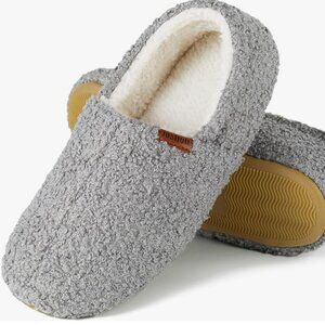 NIB Women's Fuzzy Curly Fur Memory Foam Slippers, Indoor